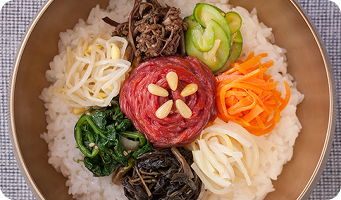 천년의 맛과 향기를 가득 담은 진주비빔밥